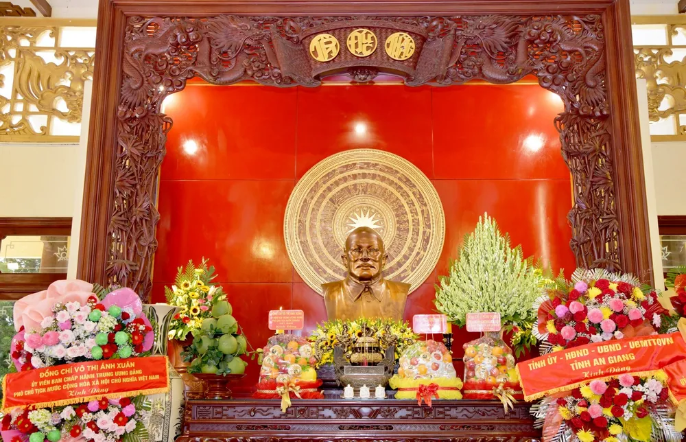 Đền thờ Chủ tịch Tôn Đức Thắng tại Khu lưu niệm Chủ tịch Tôn Đức Thắng chu-tich-ton-duc-thang-tuong-tho.jpeg