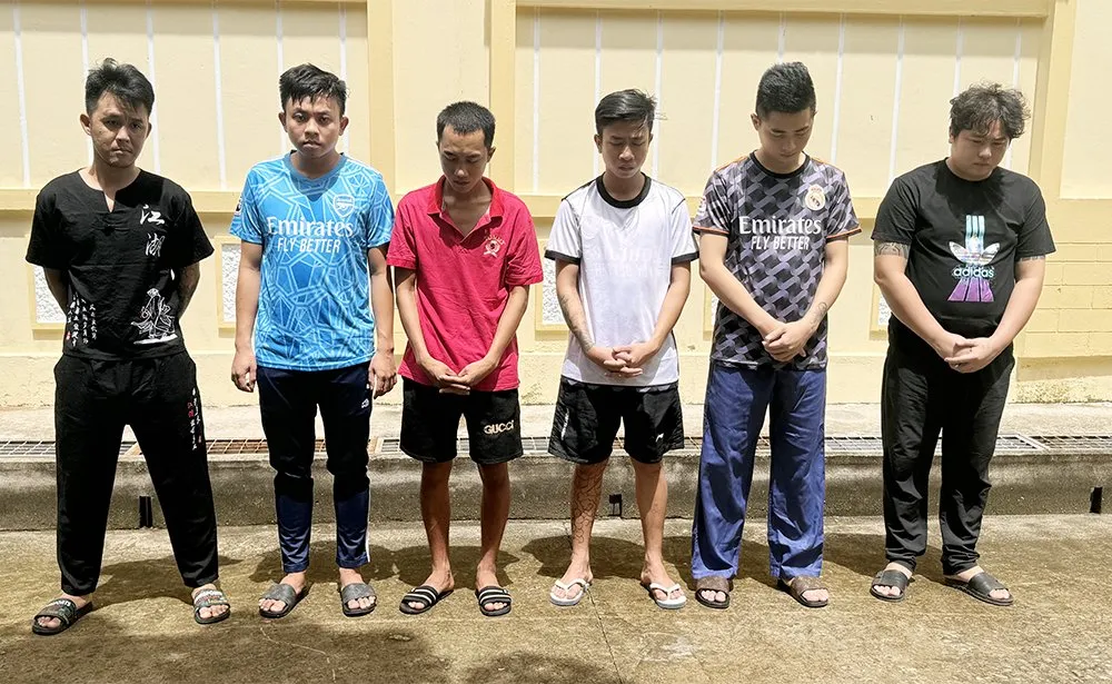 vợ chồng chủ quán karaoke ở an giang bắt nhốt người.jpg