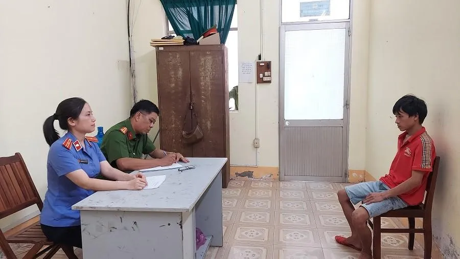 Nghi can Trần Chí Hào bị tạm giữ hình sự vì đâm vợ hờ tử vong. Ảnh: CA Nghi ngoại tình, chồng sát hại vợ hờ tử vong trên đường
