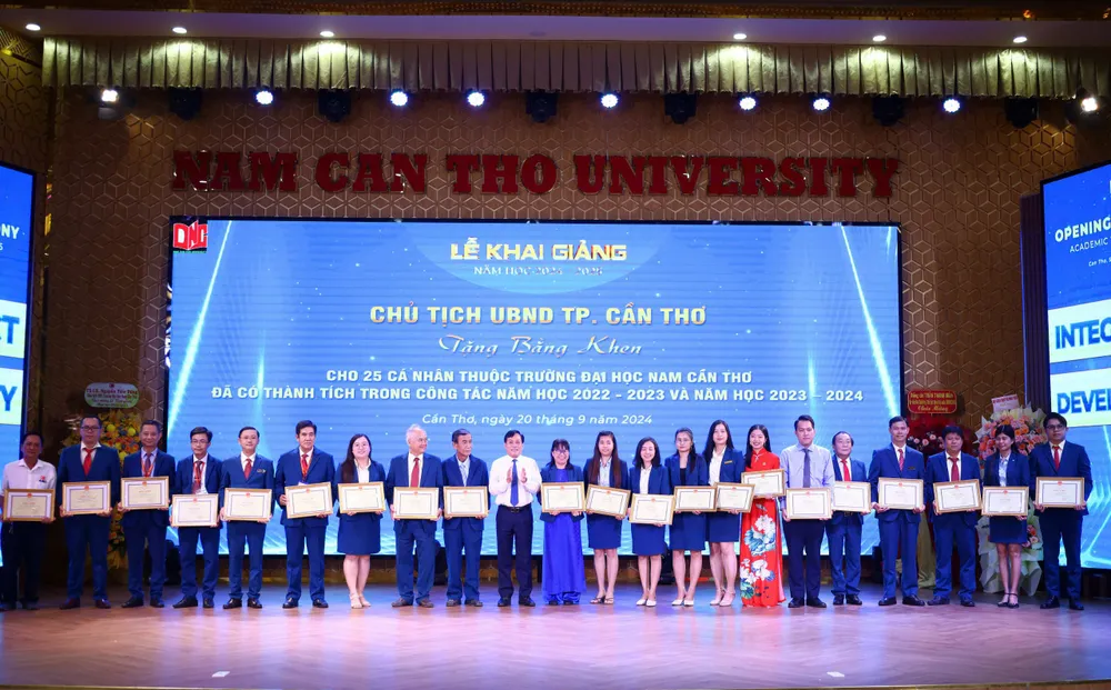 đại học nam cần thơ.jpg