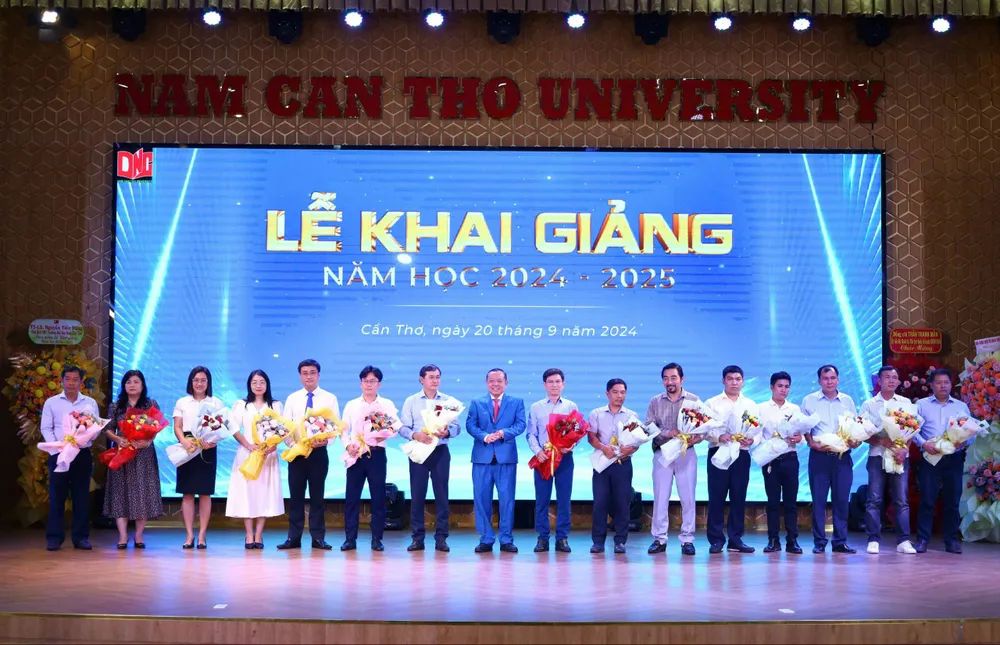 đại học nam cần thơ.jpg