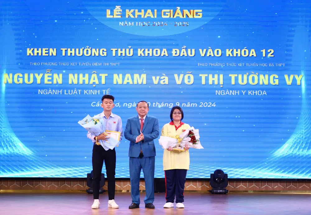 đại học nam cần thơ.jpg