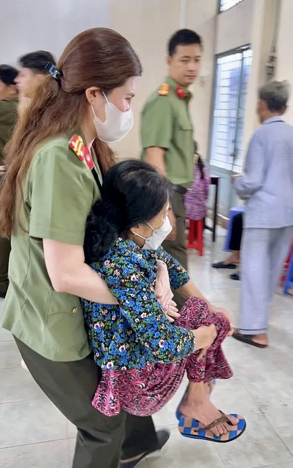 công an tp cần thơ tổ chức khám bệnhh.jpg