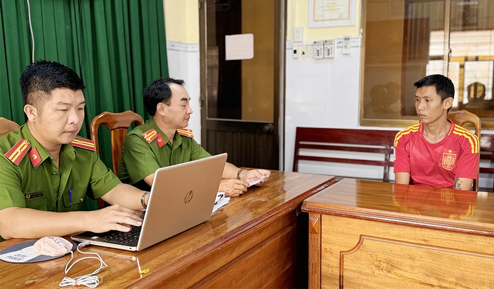 Hồ Minh Thuận, nghi can sát hại người lái xe ôm nhằm cướp tài sản Hồ Minh Thuận, nghi can sát hại người lái xe ôm nhằm cướp tài sản