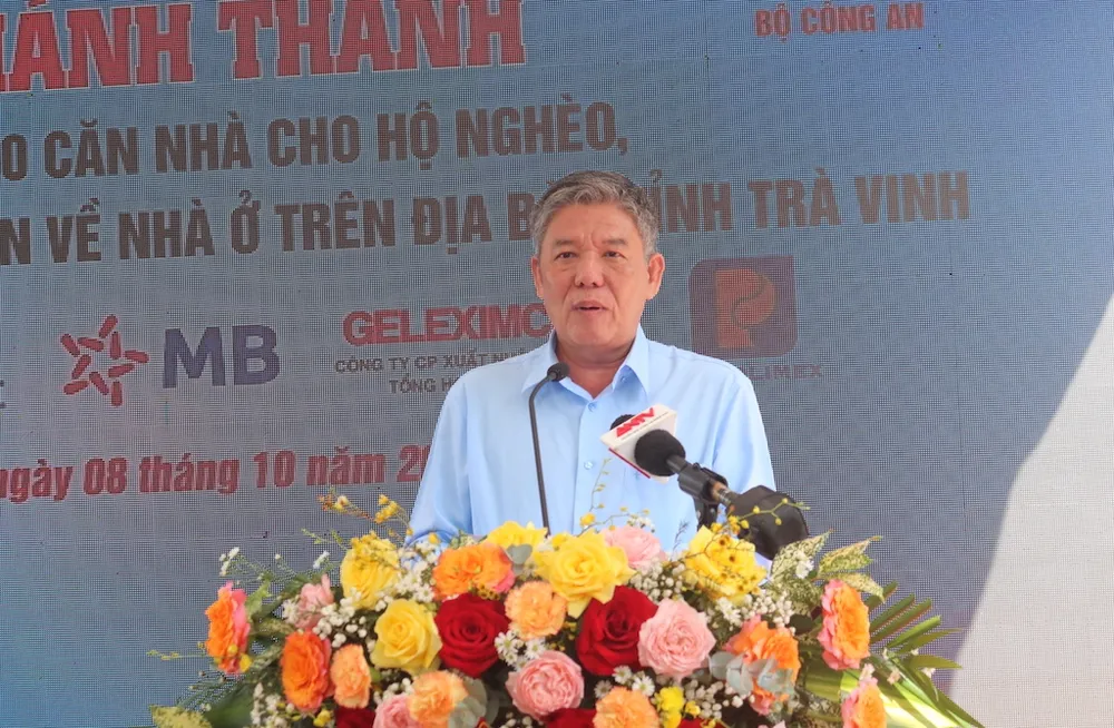 Bí Thư Tỉnh uỷ Trà Vinh Ngô Chí Cường bộ công an trao nhà cho người nghèo ở trà vinh