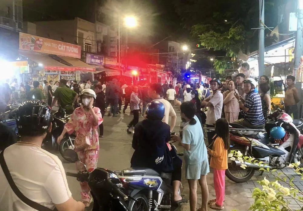 cháy nhà sau miếu bà chúa xứ