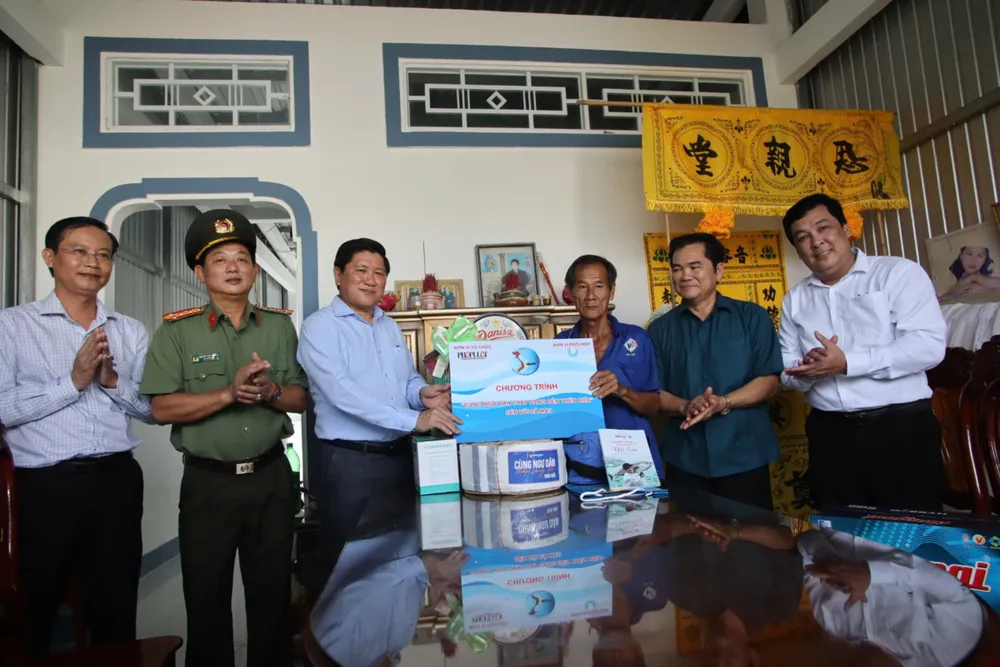 ngư dân khó khăn