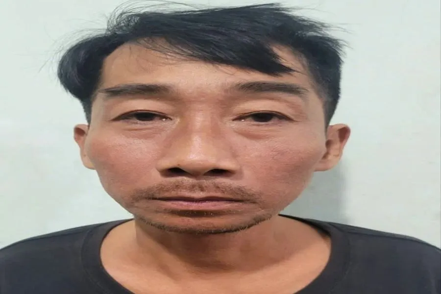Nghi can dùng lá cây khô đốt bạn nhậu tử vong vì ném bỏ mồi nhậu. Ảnh: CA đốt bạn nhậu tử vong vì ném bỏ mồi nhậu