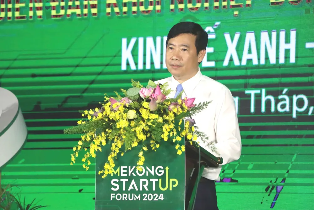 ông Phạm Thiện Nghĩa, Chủ tịch UBND tỉnh Đồng Tháp công bố 6 thông điệp quan trọng từ Diễn đàn Khởi nghiệp Đồng bằng sông Cửu Long lần thứ II kinh tế xanh phát triển bền vững