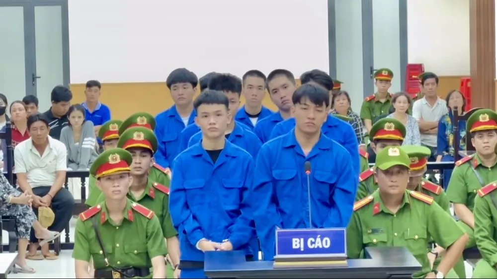 vô cớ chém người