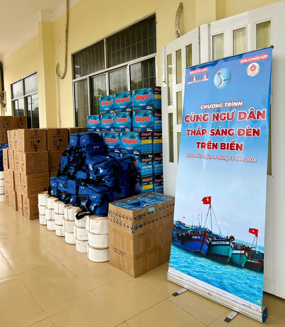 Cùng ngư dân thắp sáng đèn trên biển tỉnh trà vinh