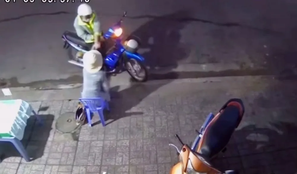 cướp vé số người già