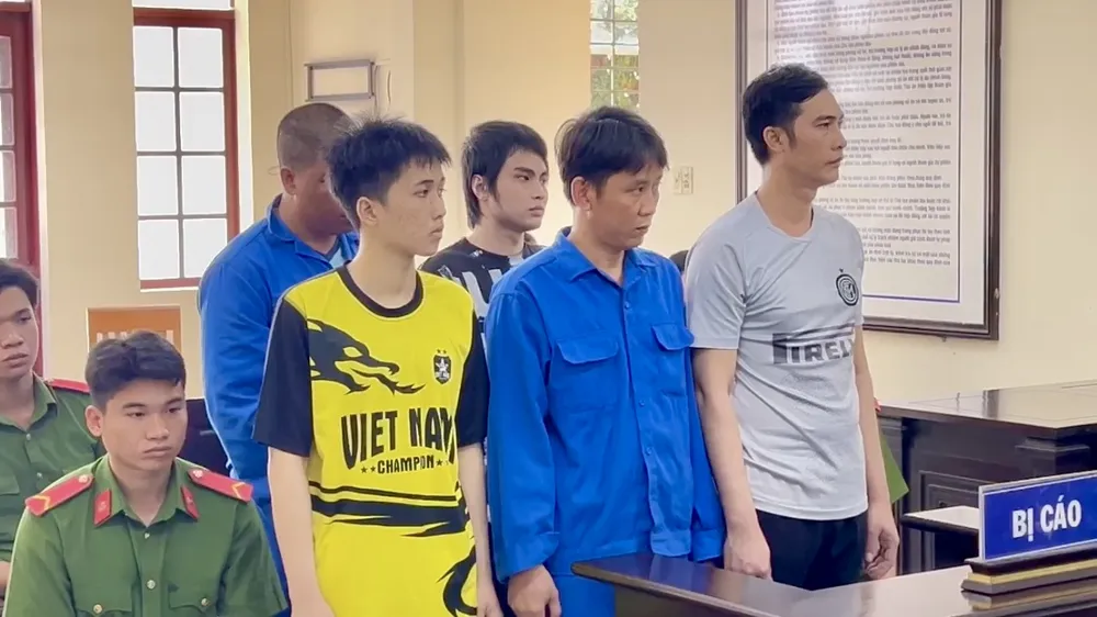 sử dụng ma tuý trong buồng giam