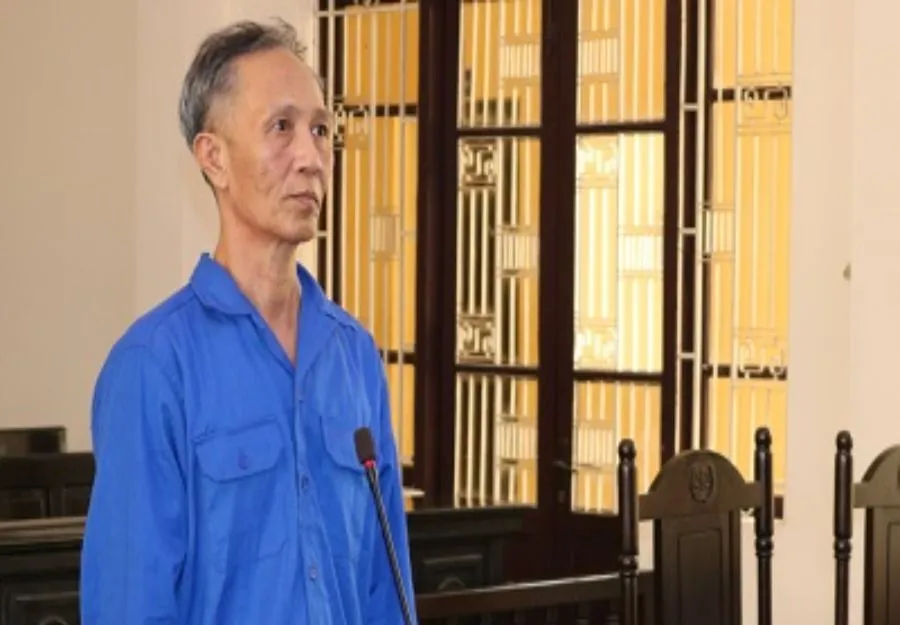 Bị cáo Tạo tại tòa. Ảnh: PH ném cháu ngoại xuống ao tôm
