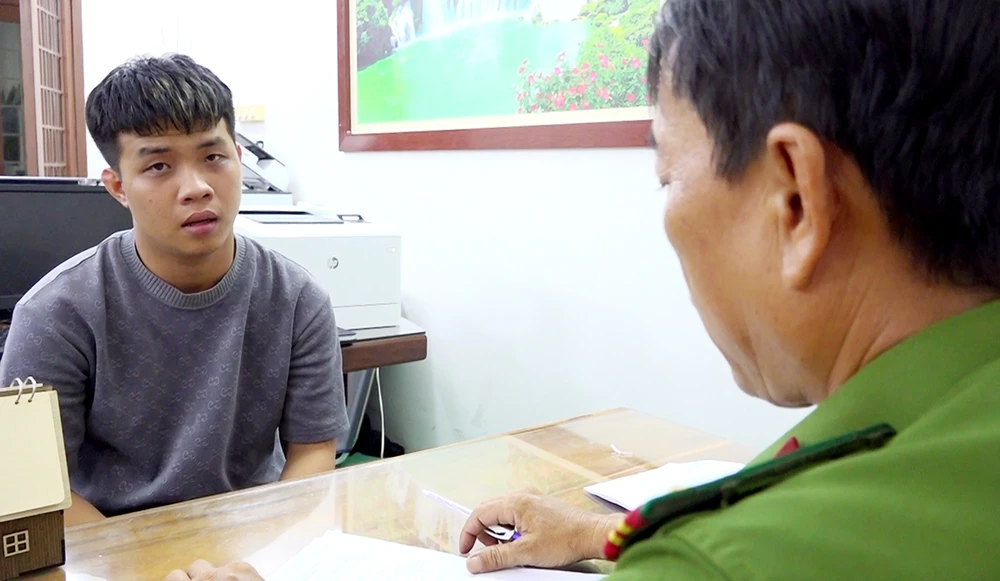 Sau hơn 1 năm lẩn trốn ở Campuchia, Trần Minh Thượng đã về An Giang đầu thú lẩn trốn ở Campuchia