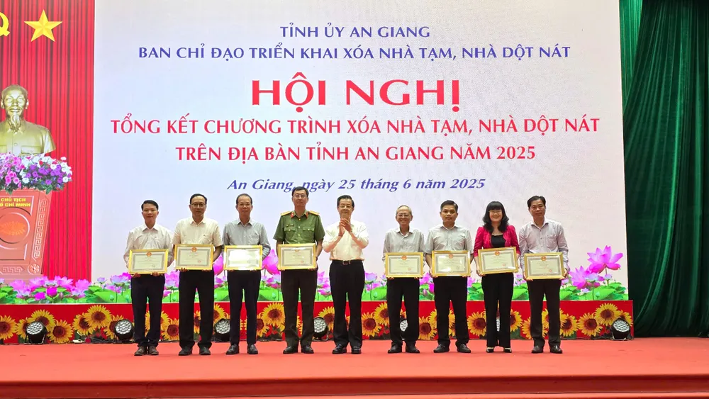 xoá nhà tạm,an giang