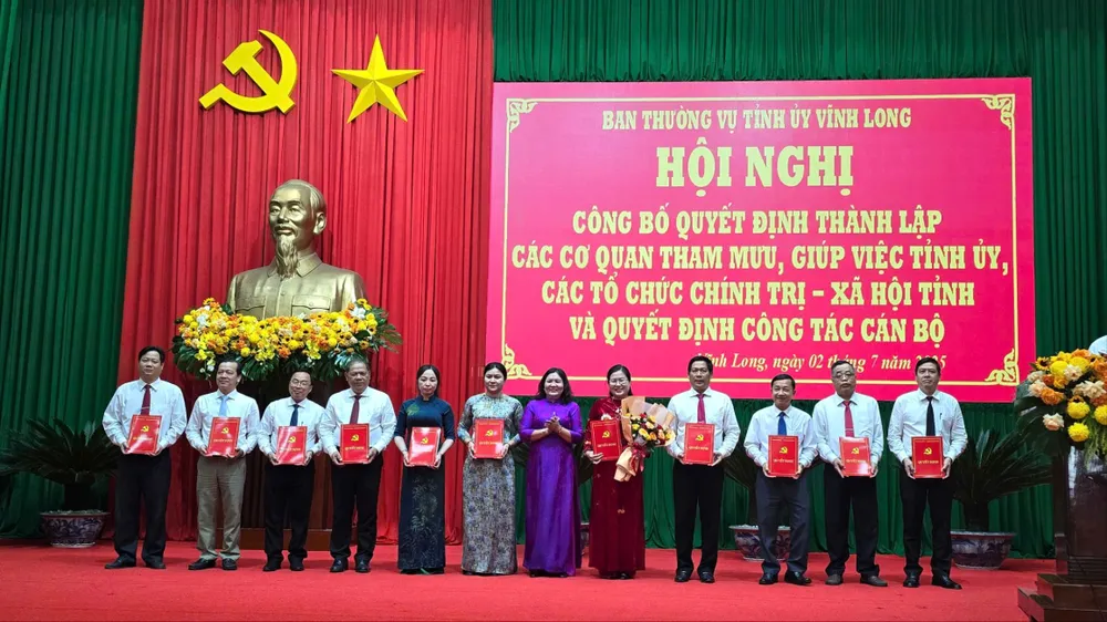 bà Hồ Thị Hoàng Yến, Phó Bí thư Thường trực Tỉnh uỷ Vĩnh Long