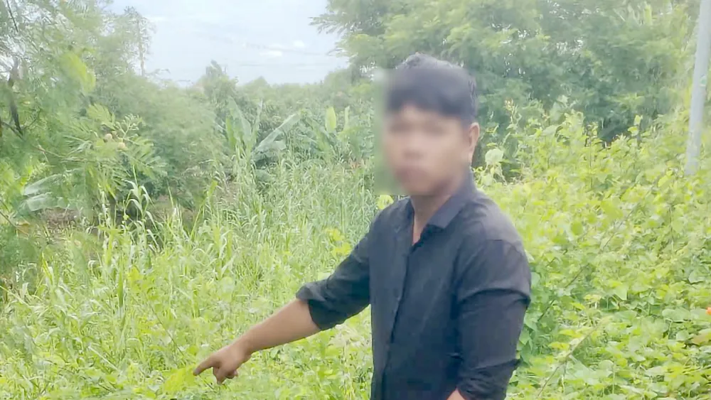 Thanh niên tự xé áo rồi thanh niên đi báo tin giả rằng mình bị cướp tài sản. Ảnh: CACC Tự xé áo,báo tin giả,an giang