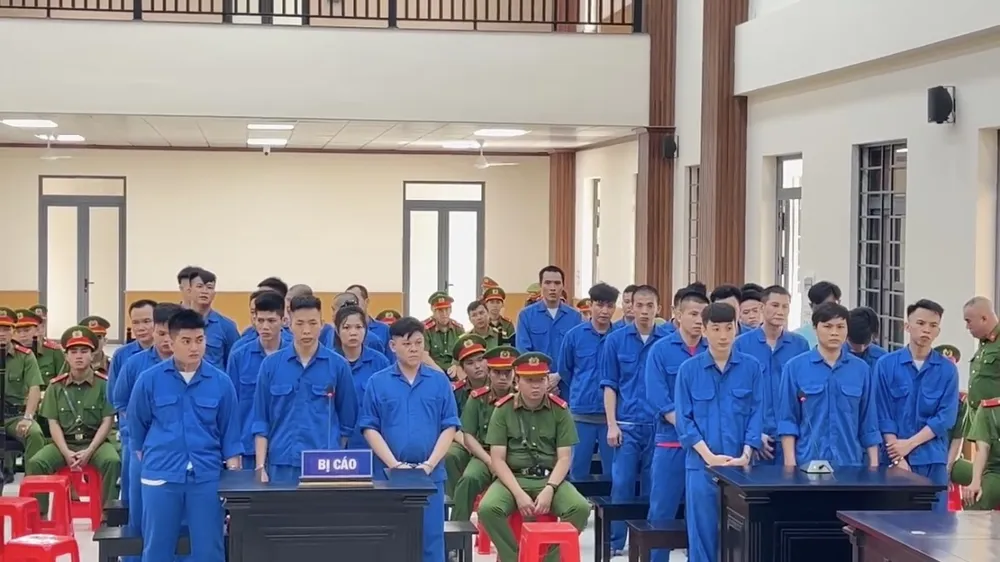 mua bán trái phép chất ma túy và tàng trữ, sử dụng trái phép vũ khí quân dụng