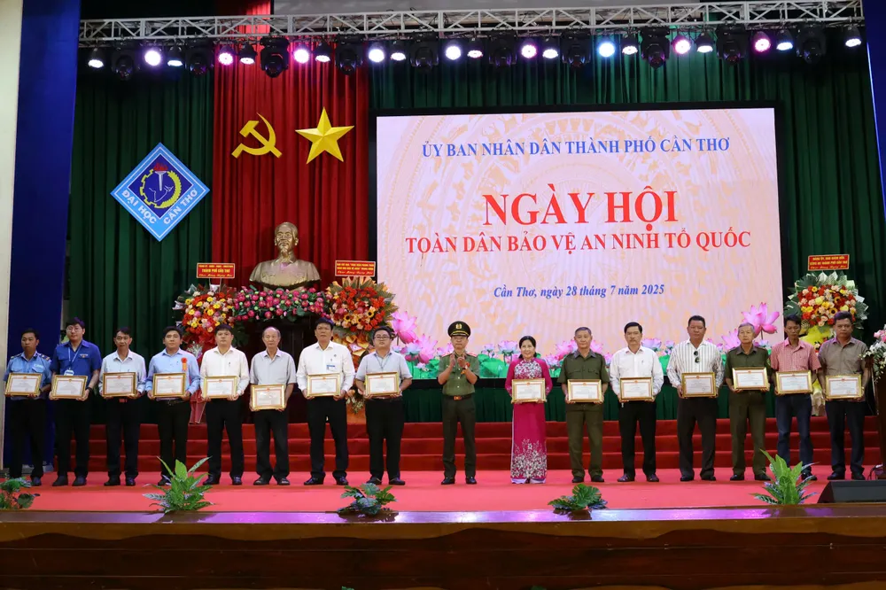 tp-can-tho-bao-ve-an-ninh-to-quoc-1.jpg