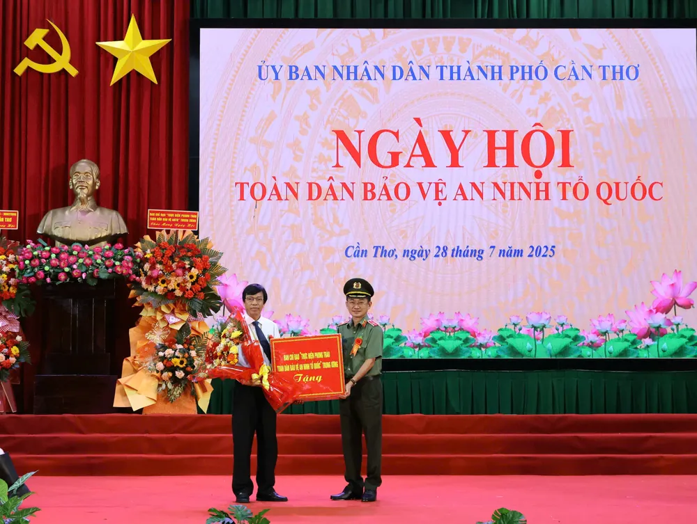 tp-can-tho-bao-ve-an-ninh-to-quoc-2.jpg