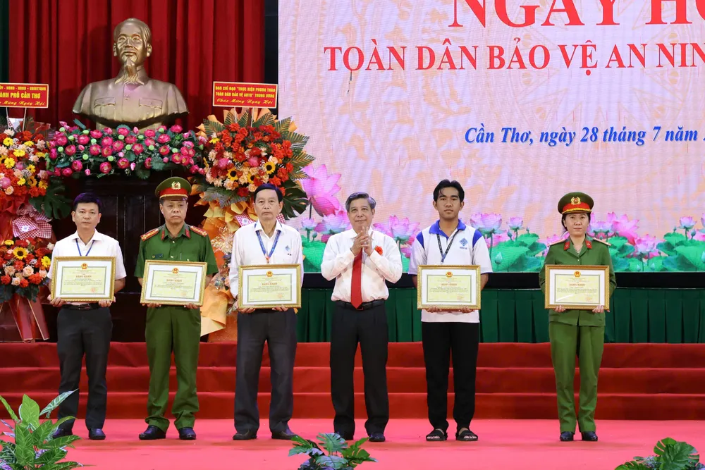 tp-can-tho-bao-ve-an-ninh-to-quoc-4.jpg