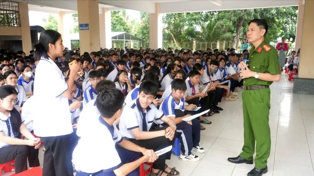 mua bán người,cần thơ