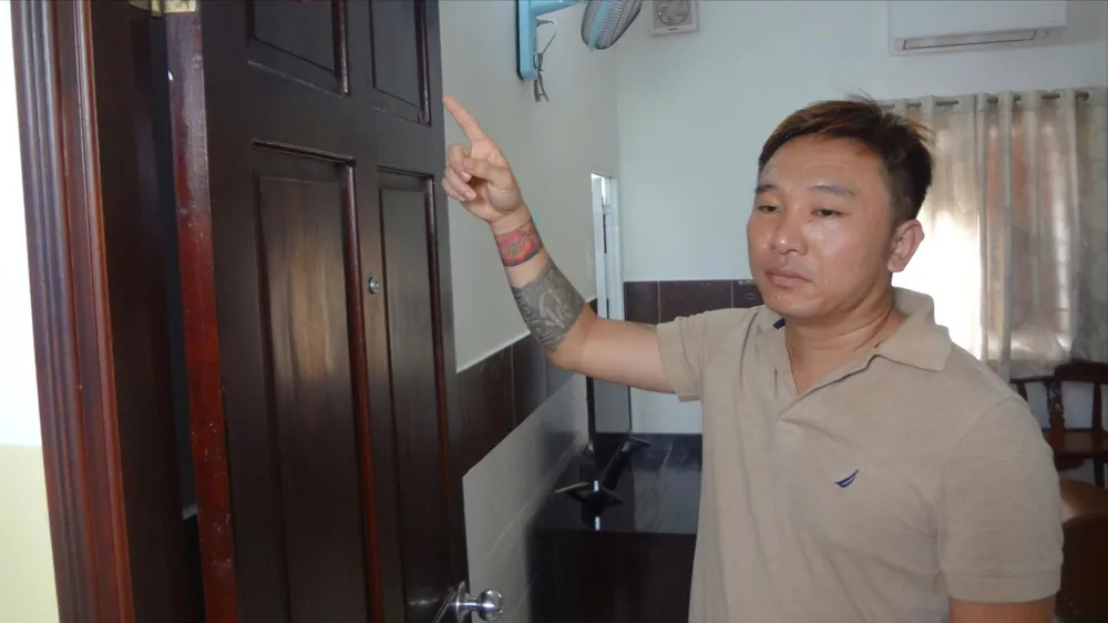 hiếp dâm người dưới 16 tuổi.