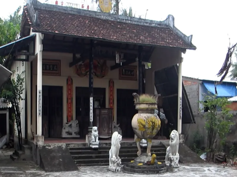 Lẻn vào đình trộm cả chuông lẫn lư đồng ảnh 1 Lẻn vào đình trộm cả chuông lẫn lư đồng ảnh 1