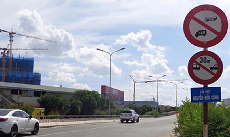 cầu nguyễn hữu cảnh hư hỏng