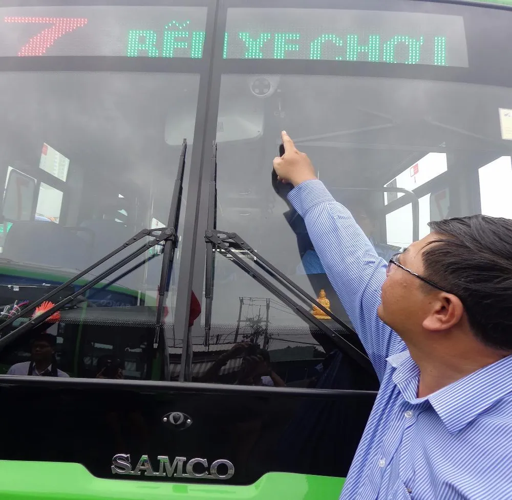 Năm 2017, TP.HCM sẽ quẹt thẻ để đi xe buýt ảnh 2 camera hành trình trên xe buýt