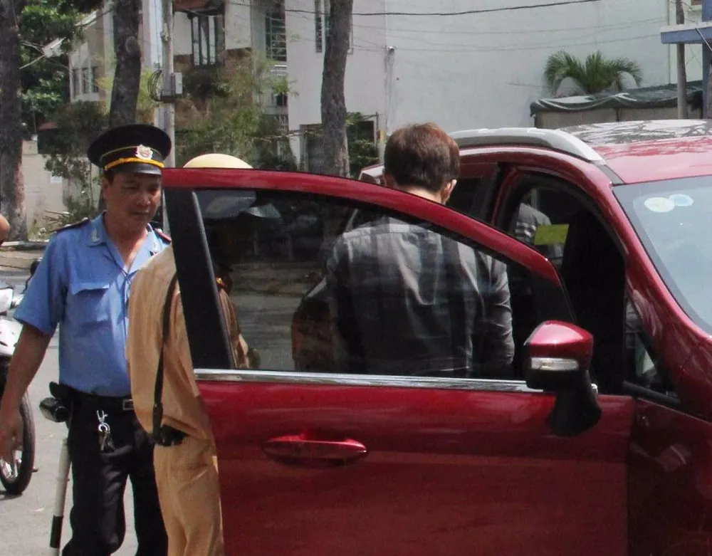 Thanh tra GTVT các đội thường xuyên phối hợp với các đội CSGT để dừng xe Uber đang chở khách để kiểm tra