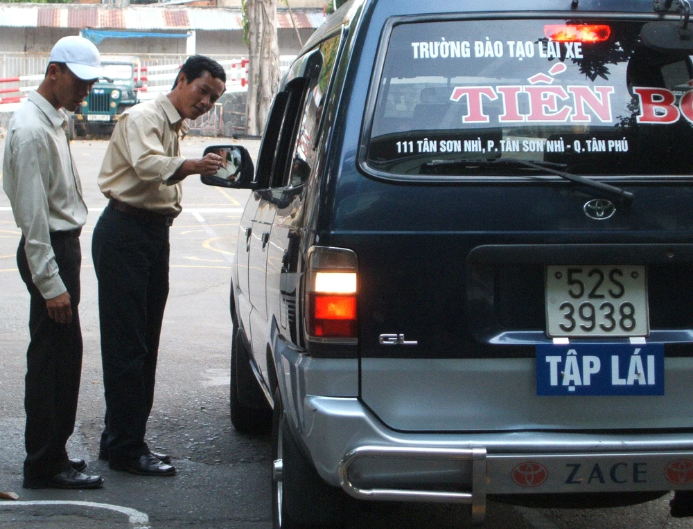 Kiểm tra các trường dạy lái xe ở TP.HCM ảnh 1