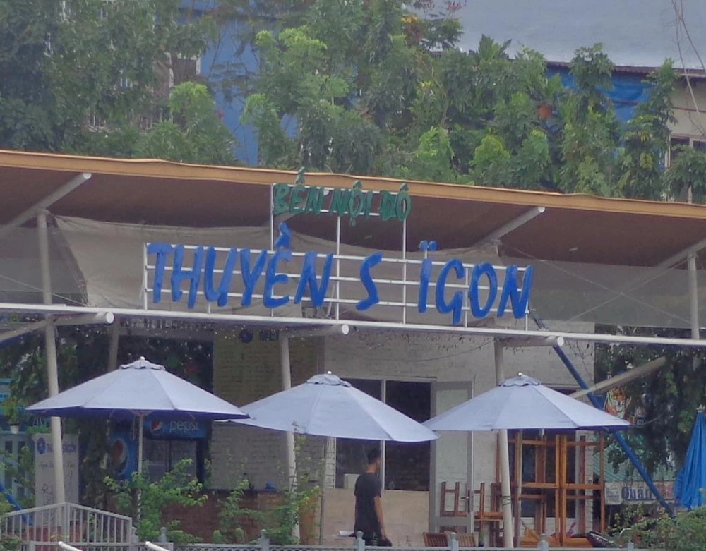 Buồn vì vắng khách 