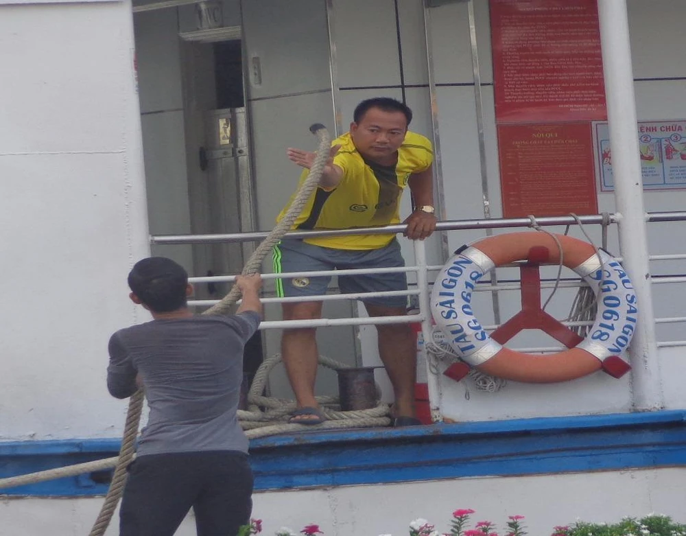 tàu du lịch sài gòn