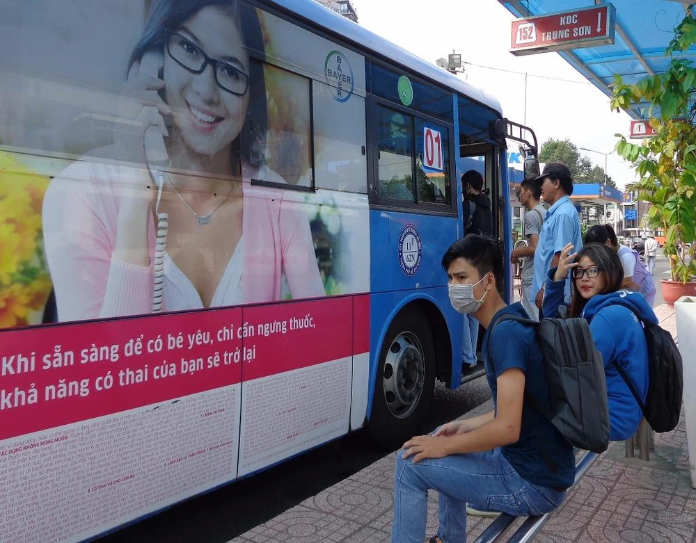 công ty nước ngoài quảng cáo trên xe bus