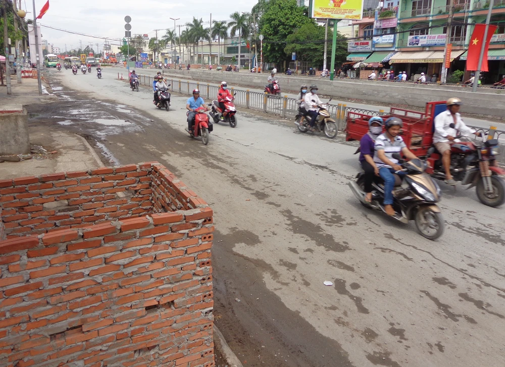 Nâng đường làm sao không gây ngập nhà dân? ảnh 4