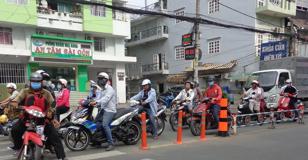 Phân luồng, đẩy kẹt xe từ trên mặt xuống chân cầu chữ Y ảnh 2 Phân luồng, đẩy kẹt xe từ trên mặt xuống chân cầu chữ Y ảnh 2