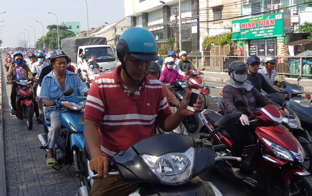 Phân luồng, đẩy kẹt xe từ trên mặt xuống chân cầu chữ Y ảnh 8 Phân luồng, đẩy kẹt xe từ trên mặt xuống chân cầu chữ Y ảnh 8