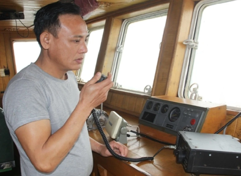 Tàu cá đánh bắt trên các vùng biển phải gắn thiết bị giám sát hành trình và tín hiệu luôn phải kết nối với bờ. Ảnh minh họa: BHT