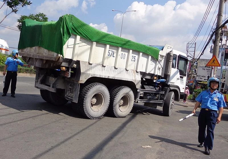 "Cuối năm cần siết, kiểm tra, xử mạnh hơn xe quá tải!"