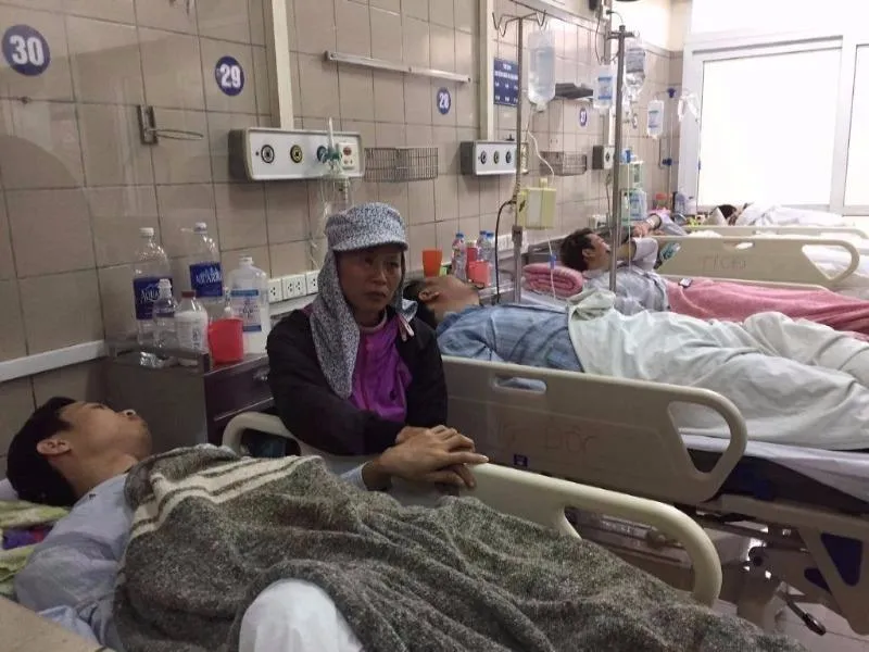 Một nạn nhân ngộ độc thuốc diệt cỏ paraquat đang điều trị tại Trung tâm chống độc BV Bạch Mai.