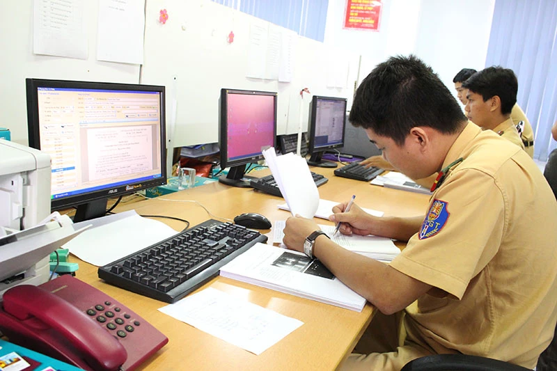 Cảnh sát ghi hình xử phạt vi phạm giao thông như thế nào? ảnh 6