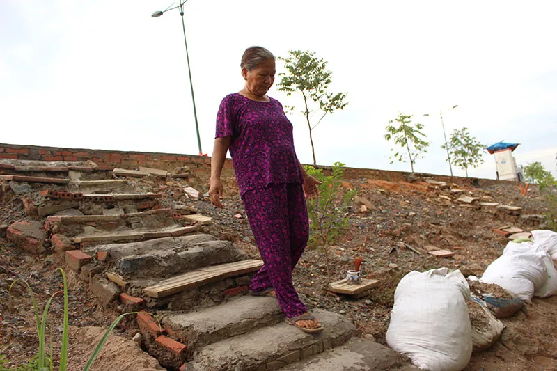 Lại xuất hiện nhà dân thấp hơn mặt đường ảnh 3 Lại xuất hiện nhà dân thấp hơn mặt đường ảnh 3