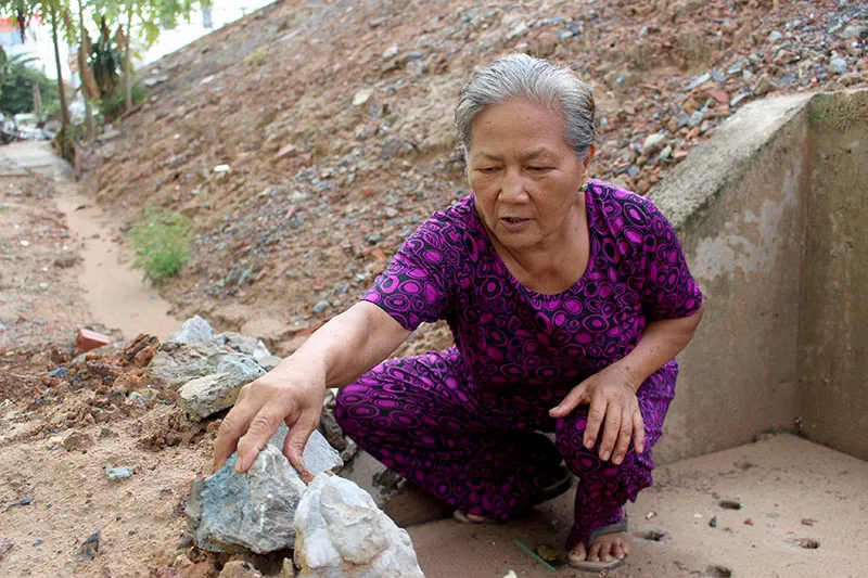 Lại xuất hiện nhà dân thấp hơn mặt đường ảnh 2 Lại xuất hiện nhà dân thấp hơn mặt đường ảnh 2