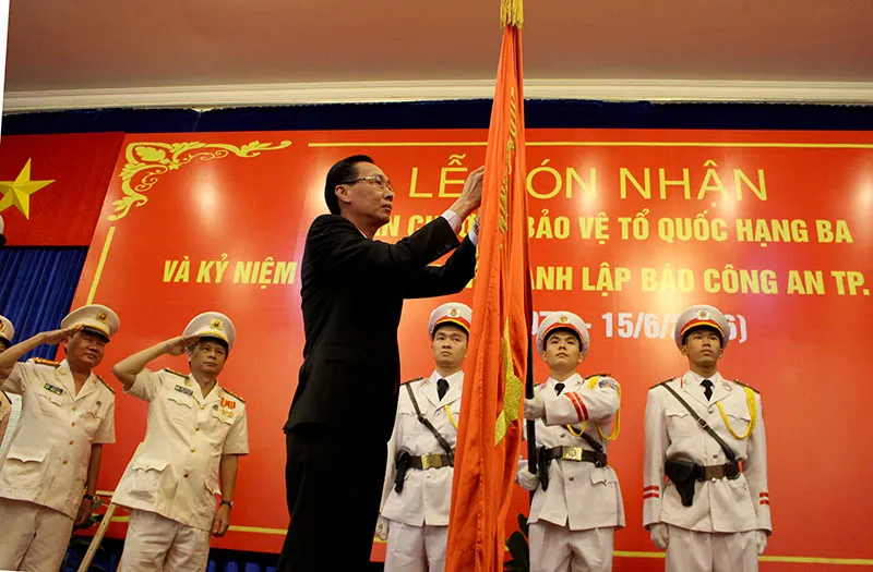 Phải lên án, đấu tranh với tiêu cực, đem lại bình yên cho nhân dân ảnh 1