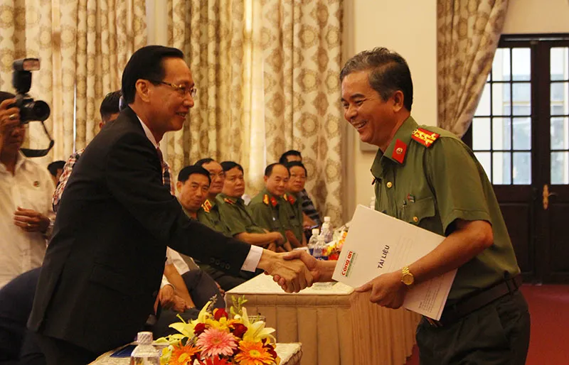 Phải lên án, đấu tranh với tiêu cực, đem lại bình yên cho nhân dân ảnh 4