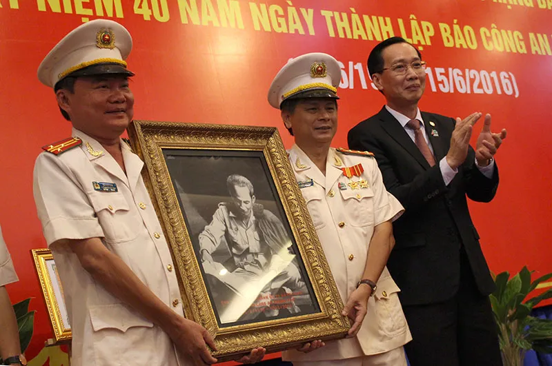 Phải lên án, đấu tranh với tiêu cực, đem lại bình yên cho nhân dân ảnh 2