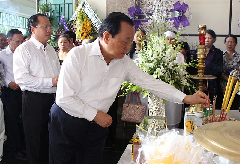 Nguyên Bí thư Thành ủy TP.HCM Lê Thanh Hải cũng đã đến Nhà tang lễ từ rất sớm