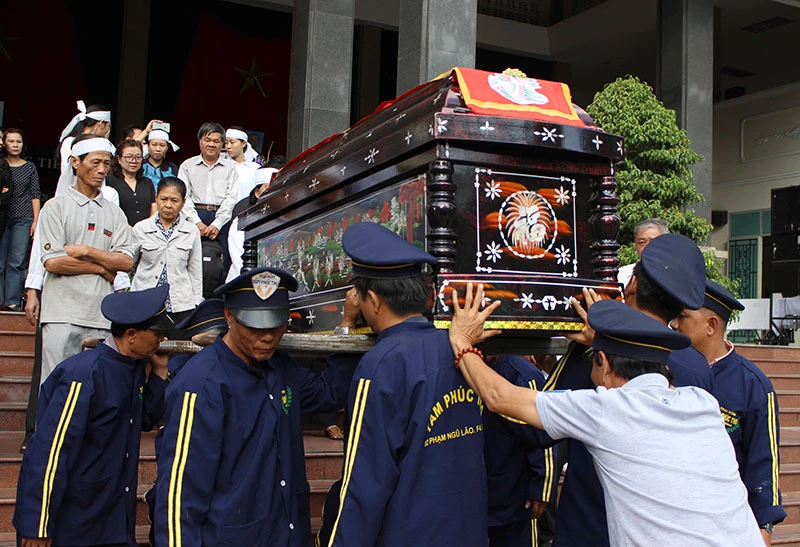 Ông Nguyễn Thanh Chín được đưa về Nghĩa trang Bình Hưng Hòa để hỏa táng